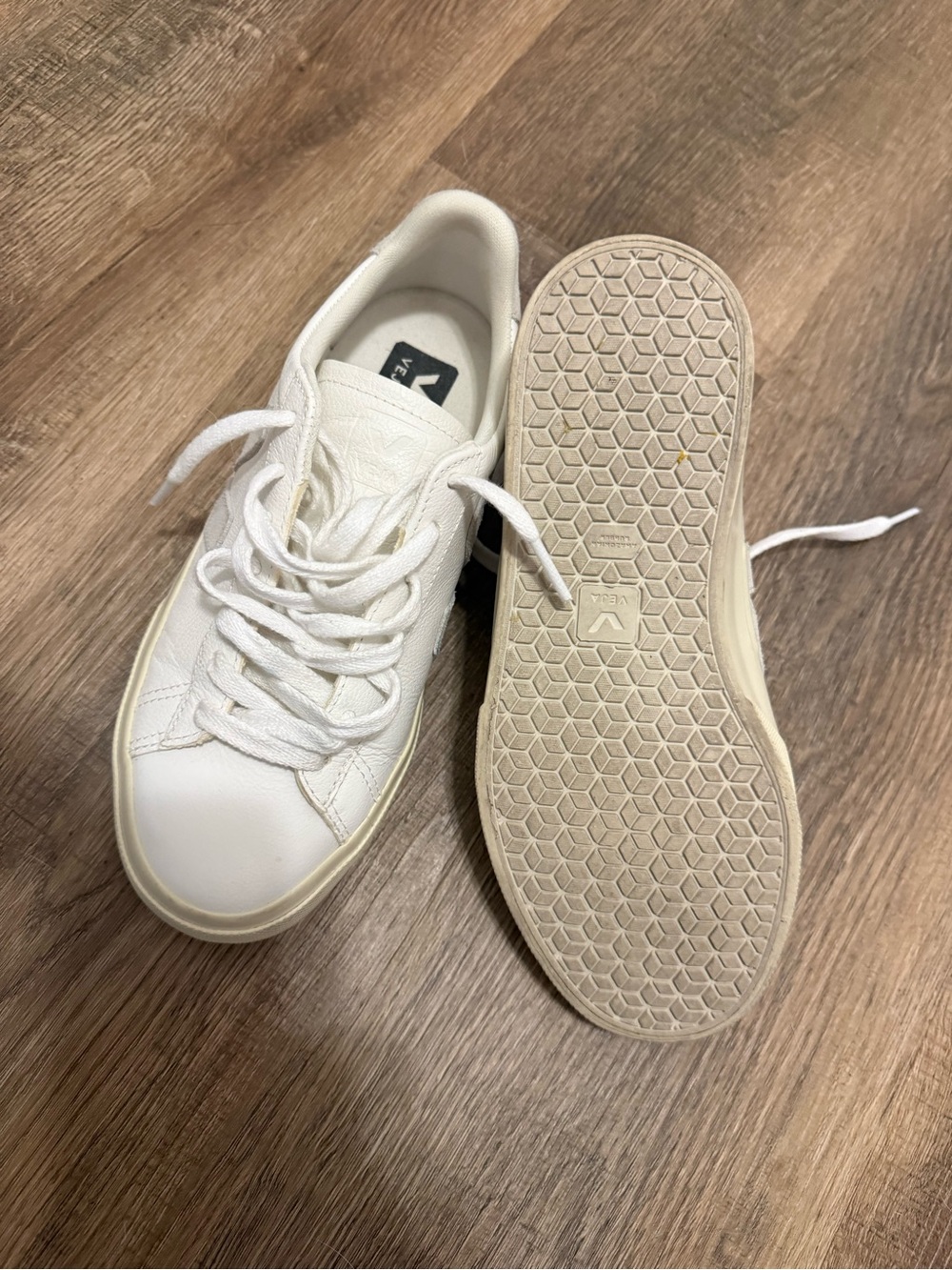 Veja White Leather Women's Low-Top Sneakers with Light Gray Accents - Picture 4 of 6